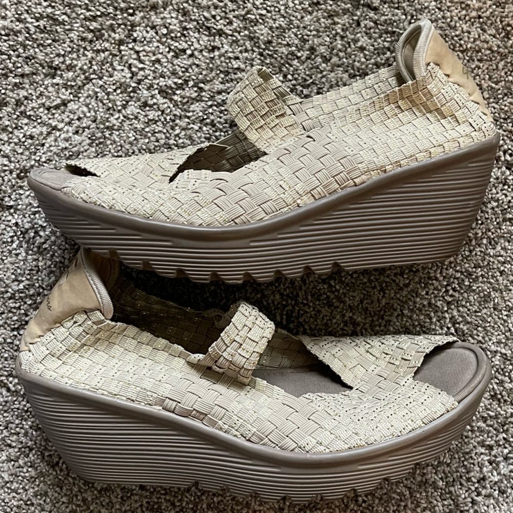 Sketchers wedge sandals